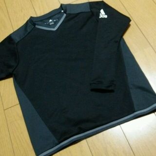 アディダス(adidas)の美品☆adidasトップス(Tシャツ/カットソー)