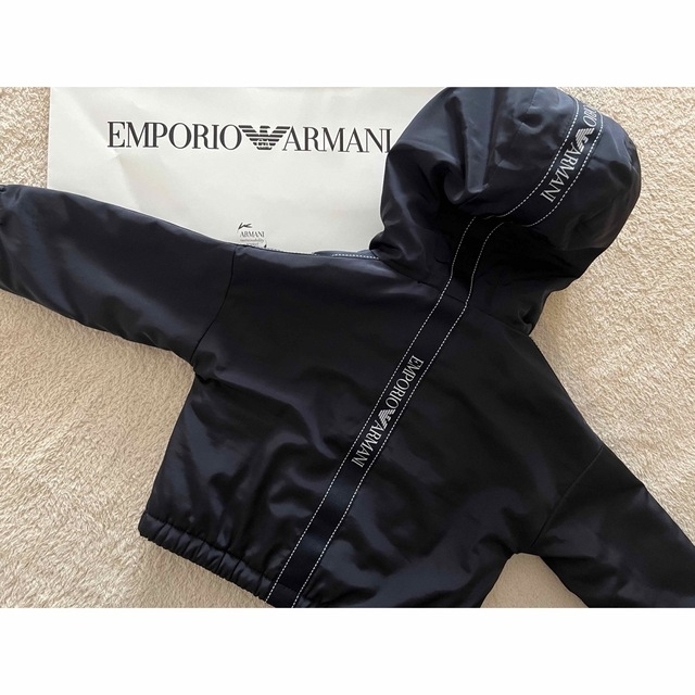 Emporio Armani(エンポリオアルマーニ)のエンポリオアルマーニ　12M 74cm 黒　ダウンジャケット　フード付き キッズ/ベビー/マタニティのベビー服(~85cm)(ジャケット/コート)の商品写真