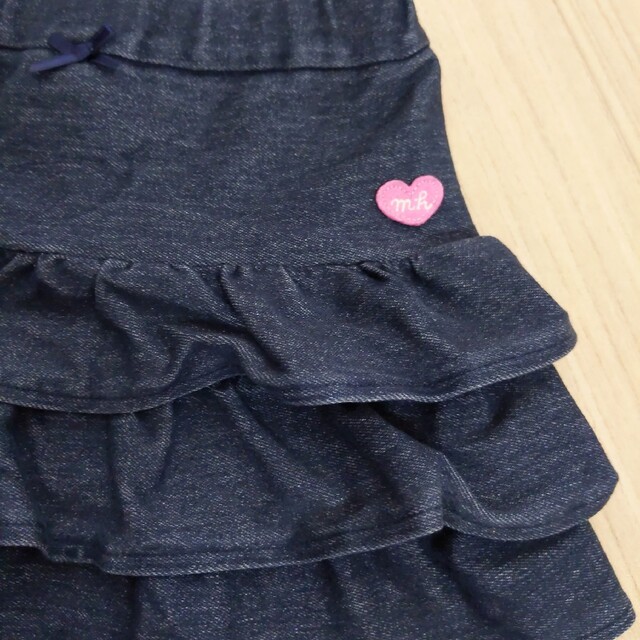 mikihouse(ミキハウス)の美品　一度着用のみ　ミキハウス　デニム風スカート キッズ/ベビー/マタニティのキッズ服女の子用(90cm~)(スカート)の商品写真