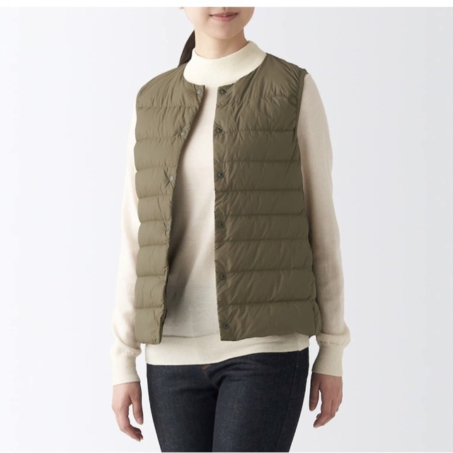 MUJI (無印良品)(ムジルシリョウヒン)の無印良品 再生ナイロン軽量ノーカラーダウンベスト レディースのジャケット/アウター(ダウンジャケット)の商品写真