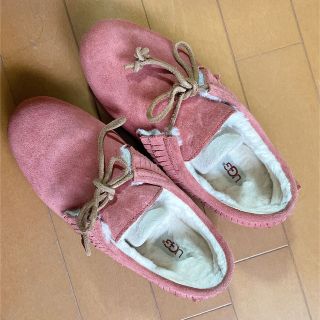 アグ(UGG)のugg w nikola ピンク　サイズ7(スリッポン/モカシン)