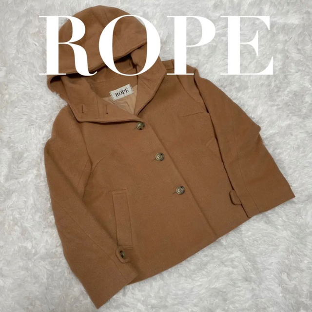 ROPE’(ロペ)のROPE ショートコート キャメル ウール混 べっ甲柄ボタン Aライン レディースのジャケット/アウター(ピーコート)の商品写真