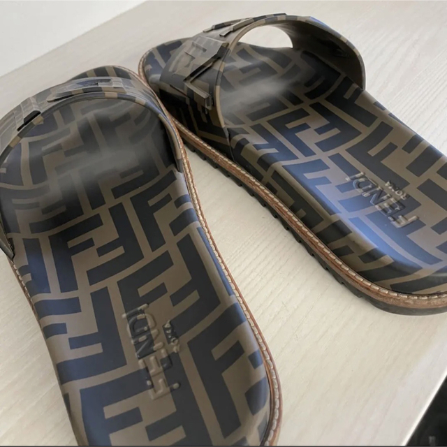 FENDI(フェンディ)の【希少美品✨】 FENDI(フェンディ)ズッカシャワーサンダル26cm メンズの靴/シューズ(サンダル)の商品写真