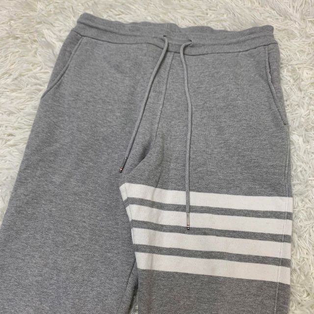 THOM BROWNE(トムブラウン)のTHOM BROWNE 4bar 定番 スウェット パンツ グレー 1 M メンズのパンツ(その他)の商品写真