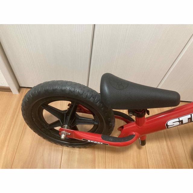 STRIDA(ストライダ)のストライダー赤美品⭐︎ キッズ/ベビー/マタニティのおもちゃ(その他)の商品写真