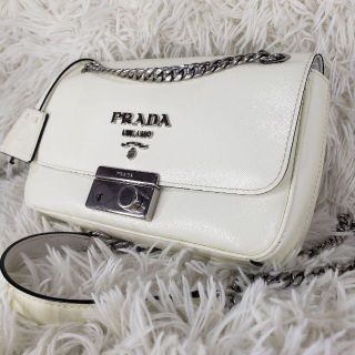 プラダ チェーンバッグ(シルバー/銀色系)の通販 44点 | PRADAを買う