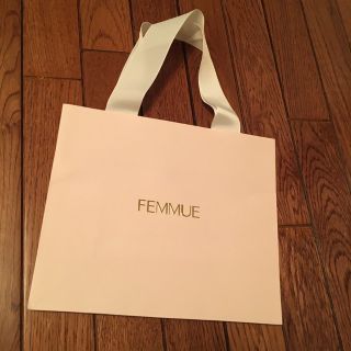 ファミュ(FEMMUE)のFEMMUE 紙袋(ショップ袋)