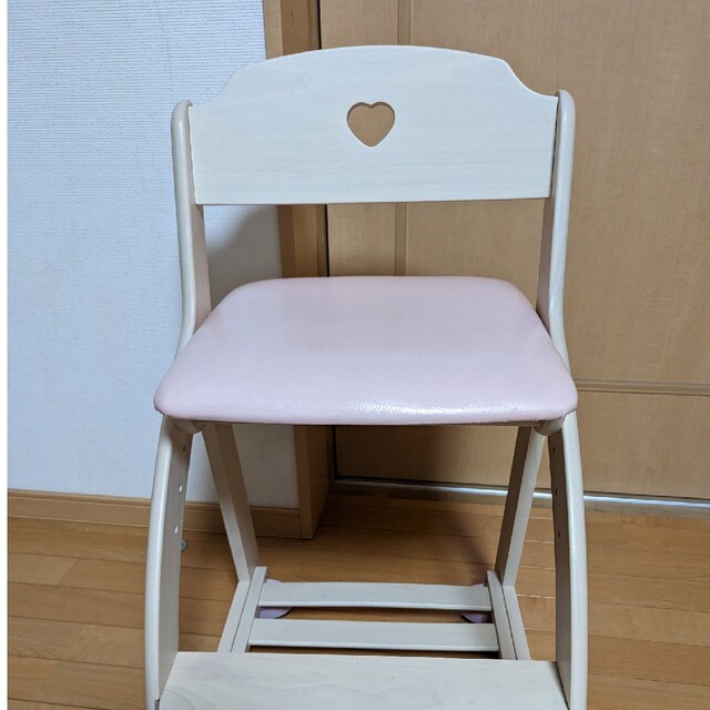 KOIZUMI(コイズミ)のコイズミ　学習椅子　ピンク　値下げ可です。 インテリア/住まい/日用品の机/テーブル(学習机)の商品写真