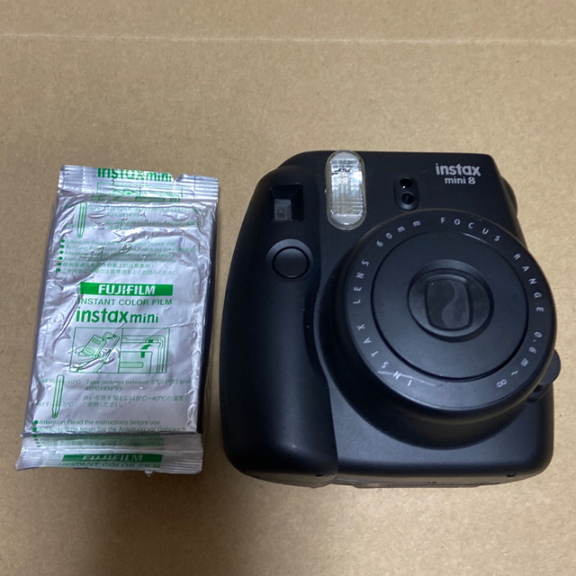 チェキ　instax mini8  スマホ/家電/カメラのカメラ(フィルムカメラ)の商品写真