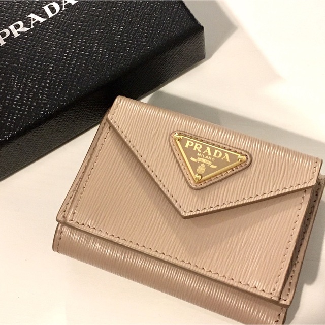 PRADA - 【SALE】プラダ　大人気　三角ロゴハードレザー　ミニ財布　確実正規品！ベージュ