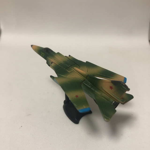 フルタ製菓(フルタセイカ)のMiG-23 フロッガー チョコエッグ 戦闘機シリーズ 第1弾 フルタ エンタメ/ホビーのおもちゃ/ぬいぐるみ(模型/プラモデル)の商品写真