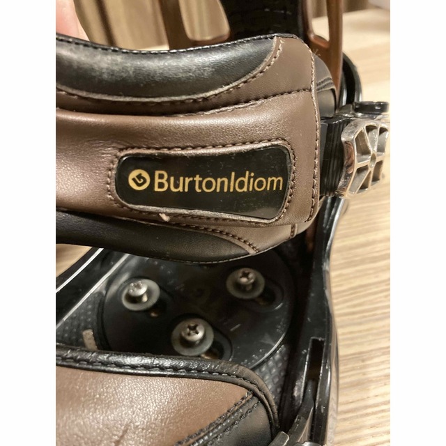 BURTON idiom(バートンイディオム)のバートン　バインディング　イディオム　メンズMサイズ スポーツ/アウトドアのスノーボード(バインディング)の商品写真