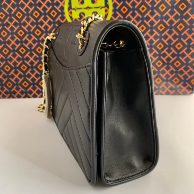 Tory Burch(トリーバーチ)の【新品未使用】黒　トリーバーチ　ショルダーバッグ レディースのバッグ(ショルダーバッグ)の商品写真