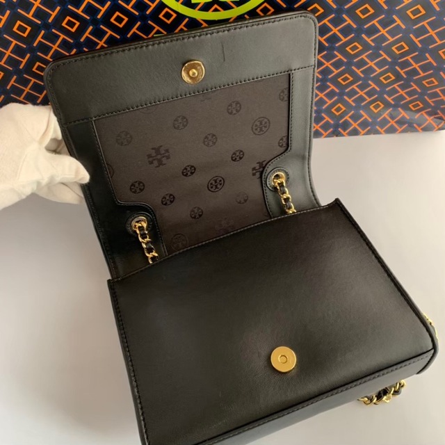 Tory Burch(トリーバーチ)の【新品未使用】黒　トリーバーチ　ショルダーバッグ レディースのバッグ(ショルダーバッグ)の商品写真