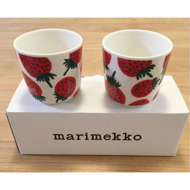 marimekko(マリメッコ)のりんご様　専用　マリメッコ  マンシッカ　ラテマグ☆苺柄 インテリア/住まい/日用品のキッチン/食器(グラス/カップ)の商品写真