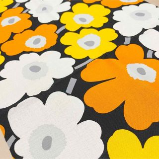 マリメッコ(marimekko)のマリメッコ　ミニウニッコ　ブラック　オレンジ　生地(生地/糸)