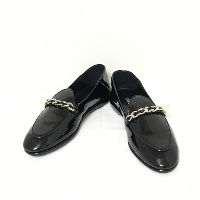 超定番 miumiu クリスタルパテントレザーローファー rahathomedesign.com