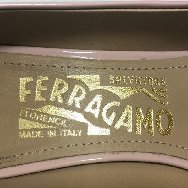 Salvatore Ferragamo(サルヴァトーレフェラガモ)のサルバトーレフェラガモ パンプス 6 1/2 C レディースの靴/シューズ(ハイヒール/パンプス)の商品写真