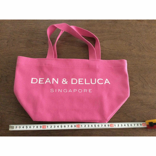 ディーンアンドデルーカ(DEAN & DELUCA)のシンガポール限定　トートバッグ　Dean&deluca ピンク(トートバッグ)