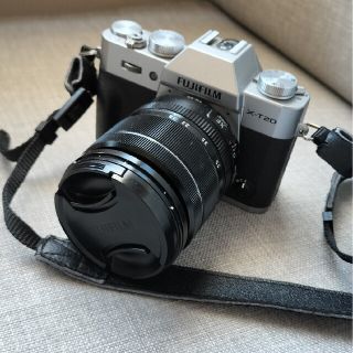 フジフイルム(富士フイルム)のFUJIFILM(フジフイルム)X-T20 レンズキット シルバー(ミラーレス一眼)