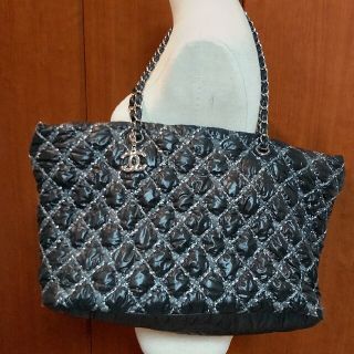 Chanel Black Quilted Leather Bubble CC Large Messenger Flap Bag - Yoogi's  Closet