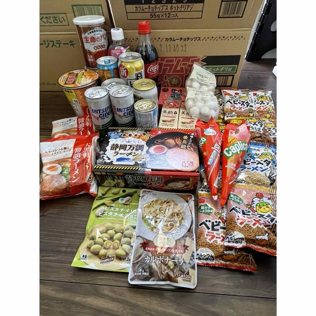 サントリー(サントリー)のお菓子　アルコール　ラーメン　コカコーラ　チョコレート菓子　非常識　詰め合わせ 食品/飲料/酒の食品(菓子/デザート)の商品写真