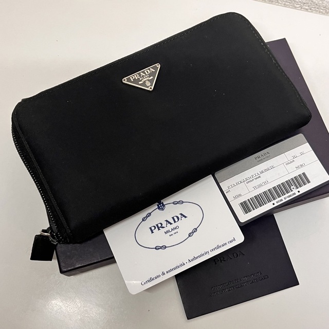 PRADA☆ラウンドジップ長財布 M506