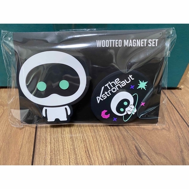 防弾少年団(BTS)(ボウダンショウネンダン)の公式 新品、未開封[The Astronaut] Wootteo Magnet  エンタメ/ホビーのタレントグッズ(アイドルグッズ)の商品写真