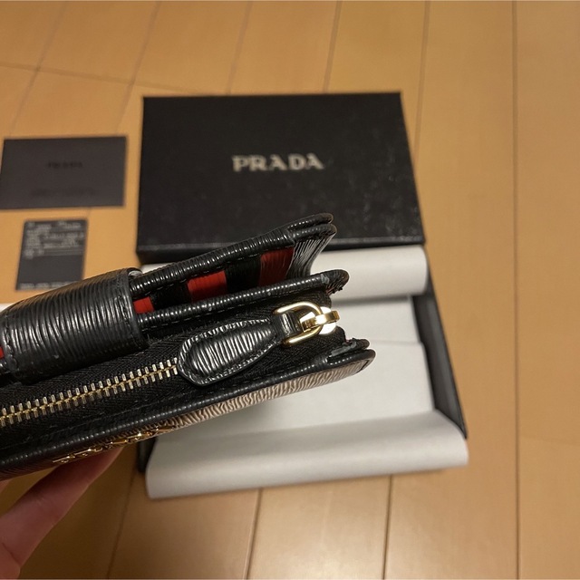 <お値下げしました！>美品！PRADA 折り財布