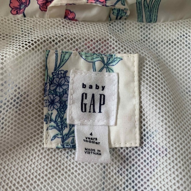 babyGAP(ベビーギャップ)のGAP ウインドブレーカー　105 キッズ/ベビー/マタニティのキッズ服女の子用(90cm~)(ジャケット/上着)の商品写真