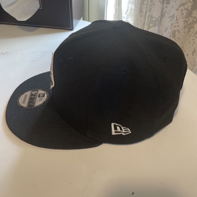 F.C.R.B.(エフシーアールビー)のF.C.R.B  NEW ERA 9FIFTY SNAP BACK コカコーラ メンズの帽子(キャップ)の商品写真