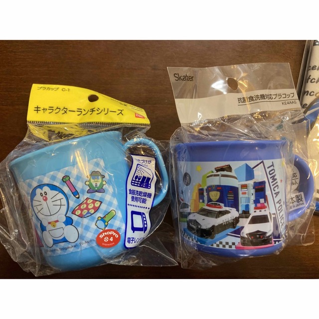 BANDAI(バンダイ)のキッズお弁当用品&歯ブラシ6点　ドラえもん　トミカ　プラコップ　水筒　他 キッズ/ベビー/マタニティの洗浄/衛生用品(歯ブラシ/歯みがき用品)の商品写真