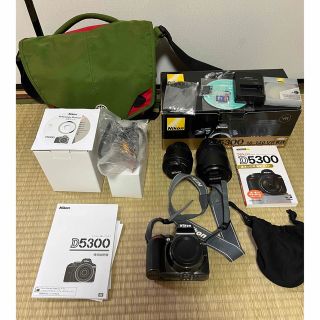 ニコン(Nikon)の美品！単焦点レンズ、バッグ、本、sd付き　Nikon D5300 レンズキット(デジタル一眼)