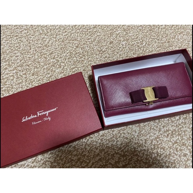 【再値下げ！】Salvatore Ferragamo フェラガモ　長財布