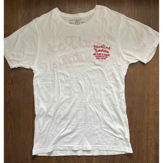 アズールバイマウジー(AZUL by moussy)のAZUL  ホワイトTシャツ Mサイズ刺繍(Tシャツ/カットソー(半袖/袖なし))