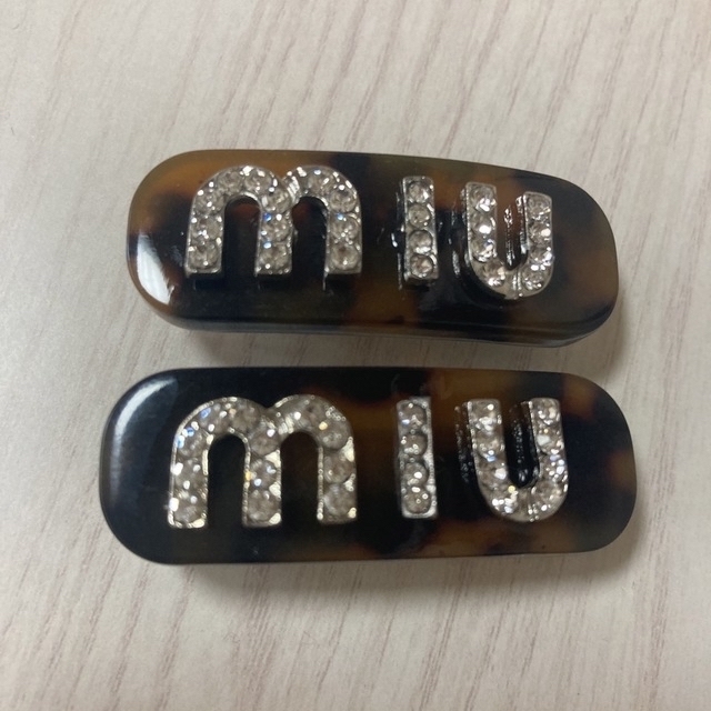 ラスト1点!miumiu ヘアクリップ バレッタ 2個 ミュウミュウ ラスト1点!miumiu ヘアクリップ バレッタ 2個 ミュウミュウ