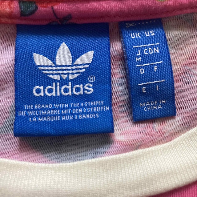 adidas(アディダス)の【adidas originals】花柄　Tシャツ　ピンク　ビッグトレフォイル レディースのトップス(Tシャツ(半袖/袖なし))の商品写真