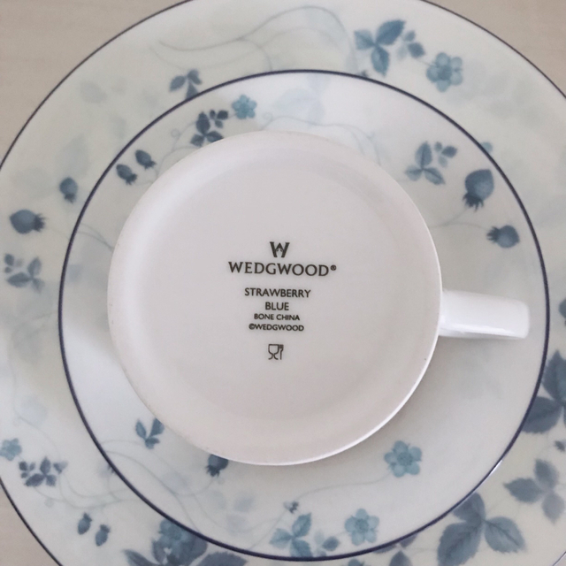 【廃盤】ウェッジウッド  トリオ　ワイルドストロベリー&ストロベリーブルー 3