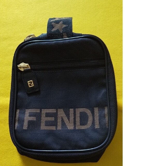 美品　FENDI　フェンディ　ロゴ　セカンドバッグ　ポーチ　男女兼用　正規品