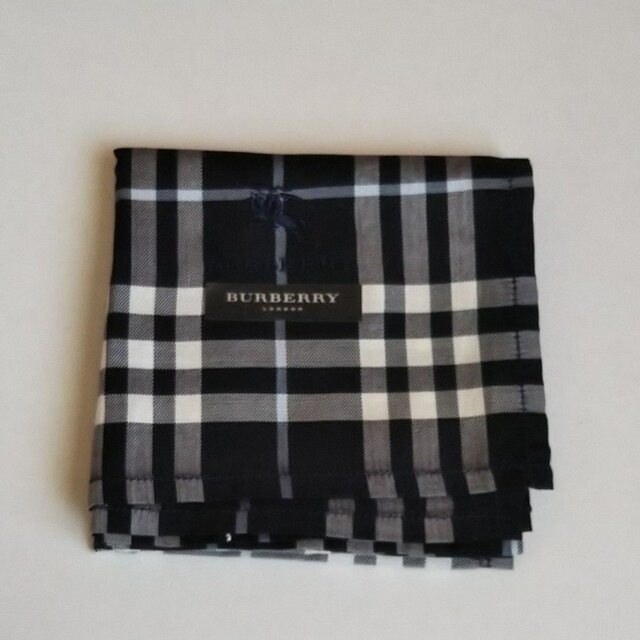 BURBERRY(バーバリー)の★値下げ★BURBERRY ハンカチ 未使用品 メンズのファッション小物(ハンカチ/ポケットチーフ)の商品写真