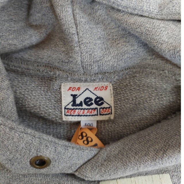 Lee(リー)のLee　100センチ　キッズ　ベビー　パーカー キッズ/ベビー/マタニティのキッズ服男の子用(90cm~)(Tシャツ/カットソー)の商品写真