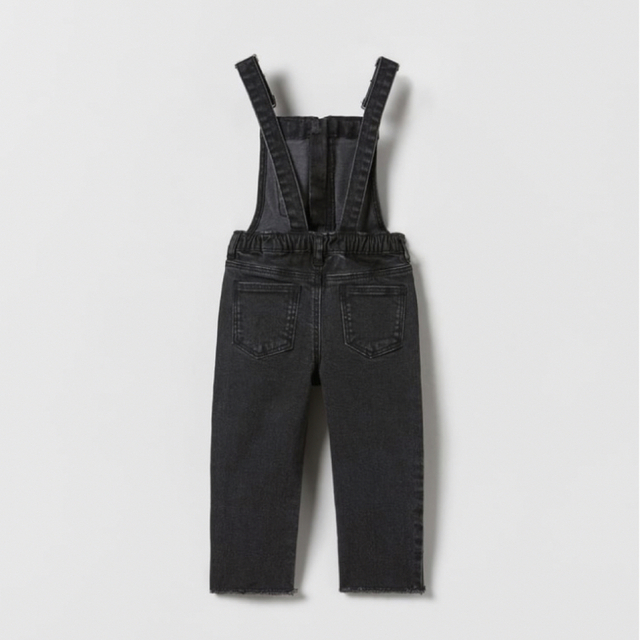 ZARA KIDS(ザラキッズ)のZARA Baby キッズ　デニム　オーバーオール　ユニセックス　ブラック キッズ/ベビー/マタニティのキッズ服女の子用(90cm~)(パンツ/スパッツ)の商品写真