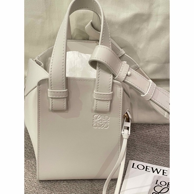 LOEWE - LOEWE ロエベ ハンモック コンパクト ホワイト バッグ LOEWE - LOEWE ロエベ ハンモック コンパクト ホワイト バッグ