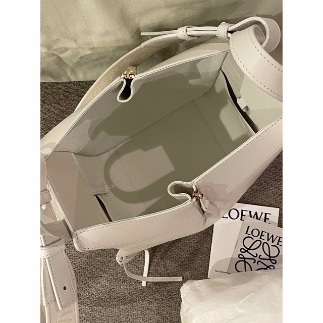 LOEWE - LOEWE ロエベ ハンモック コンパクト ホワイト バッグ LOEWE - LOEWE ロエベ ハンモック コンパクト ホワイト バッグ