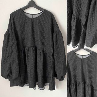 新品✴︎大人気‼︎再入荷✴︎ふくれジャガード　ボリューム袖切替チュニック　黒(チュニック)