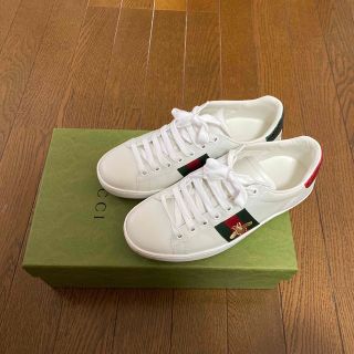 グッチ 白スニーカーの通販 21点 | Gucciを買うならラクマ