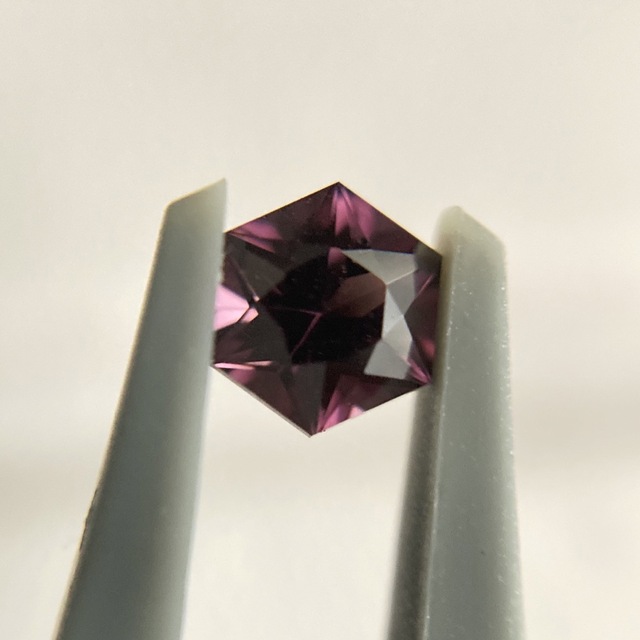 スピネル ヘキサゴン 0.468ct ハンドメイドの素材/材料(各種パーツ)の商品写真