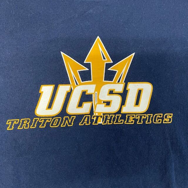 adidas(アディダス)のadidas UC San Diego カレッジ Tシャツ アディダス バスケ メンズのトップス(Tシャツ/カットソー(半袖/袖なし))の商品写真