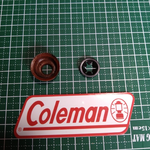 Coleman(コールマン)のコールマン/Coleman   ポンピング部　カップ／ナット　セット スポーツ/アウトドアのアウトドア(ライト/ランタン)の商品写真