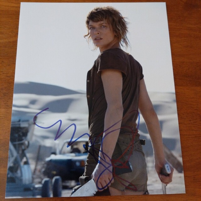 ミラ・ジョヴォヴィッチ直筆サイン入り超特大写真…Milla Jovovich…6